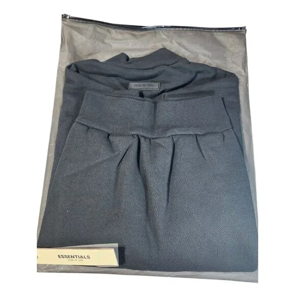 Essentials Size XS - Picture 3 of 4